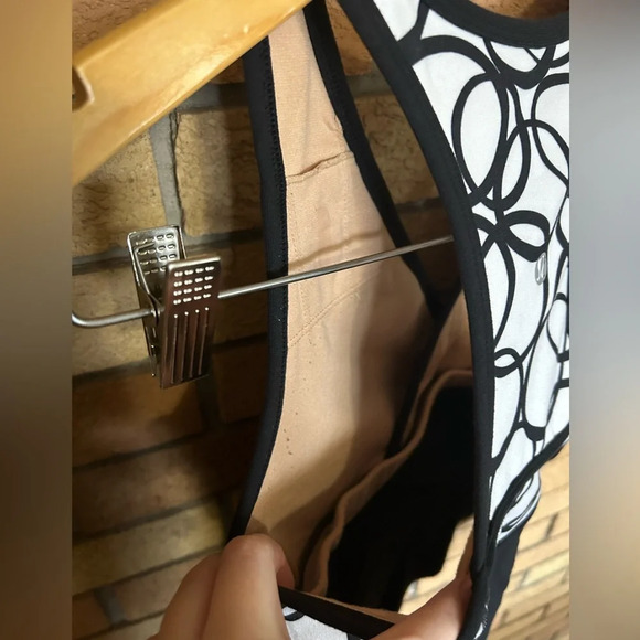 Lululemon Halter Tank Top Racerback White & Black Abstract V Neck Size 2-4 - Picture 3 of 5